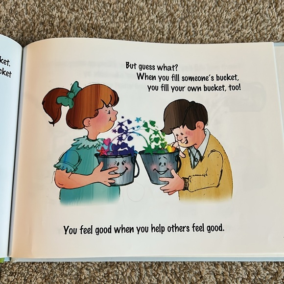 2x Hardcover Books - Picture 8 of 9